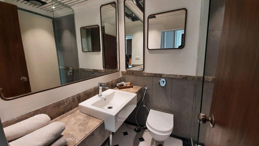 Bathroom 3, Polo Floatel Kolkata, Kolkata