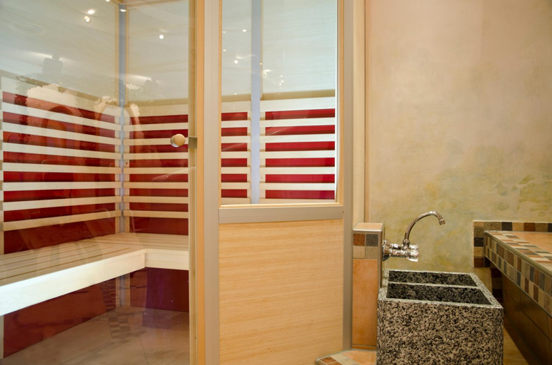 Bathroom 4, Hotel Victoria, Landeck