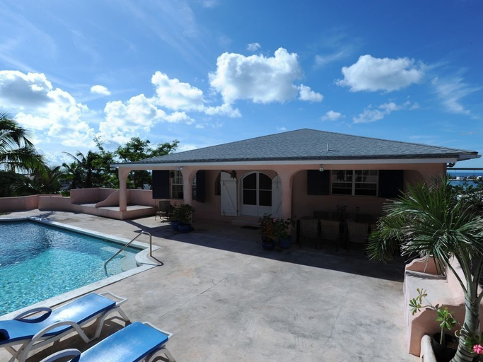 Sport & Beauty 4, Seaside Sophistication: Elegant Estate With Sunset Views
