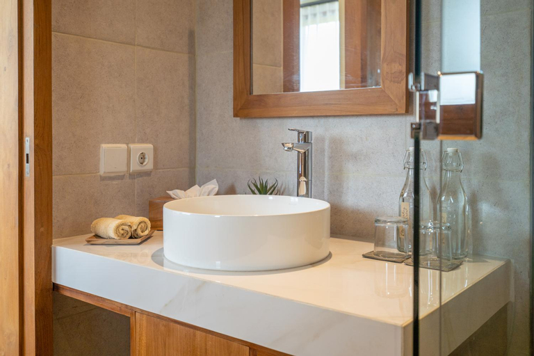 Bathroom 14