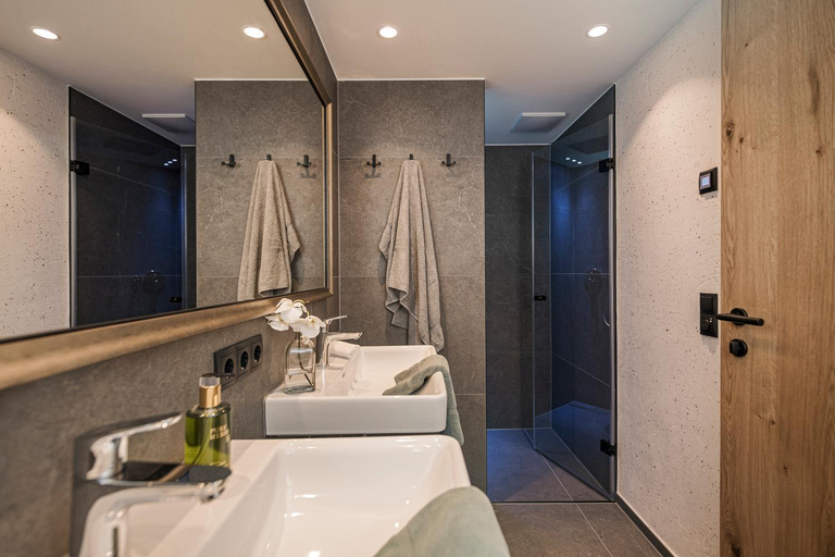 Bathroom 2, Jagdhof PURE Mountain Appartements, Schwaz