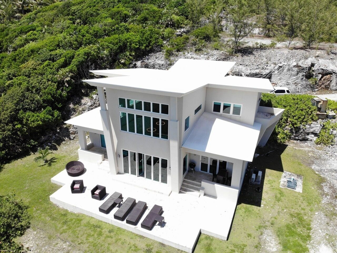 Exterior & Views 2, Contemporary Comfort: Stunning Villa With Pool & Restaurant