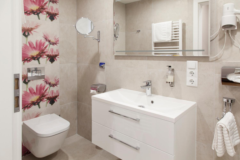 Bathroom 1, Hotel Engelbert, Märkischer Kreis