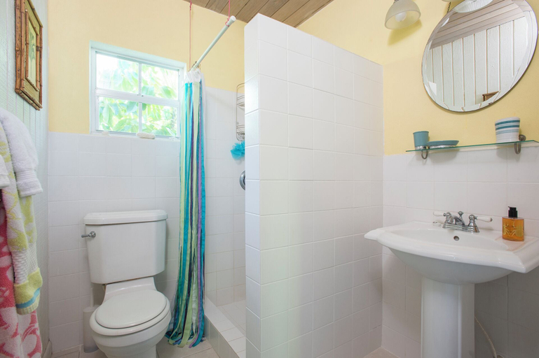 Bathroom, Oceanfront Oasis: Contemporary Villa With Pool