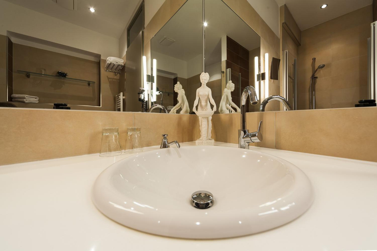 Bathroom 5, Waldhotel, Rostock