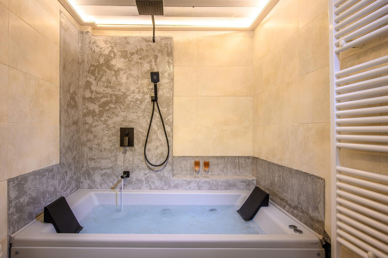 Bathroom 3, Country Hotel Velani, Crete