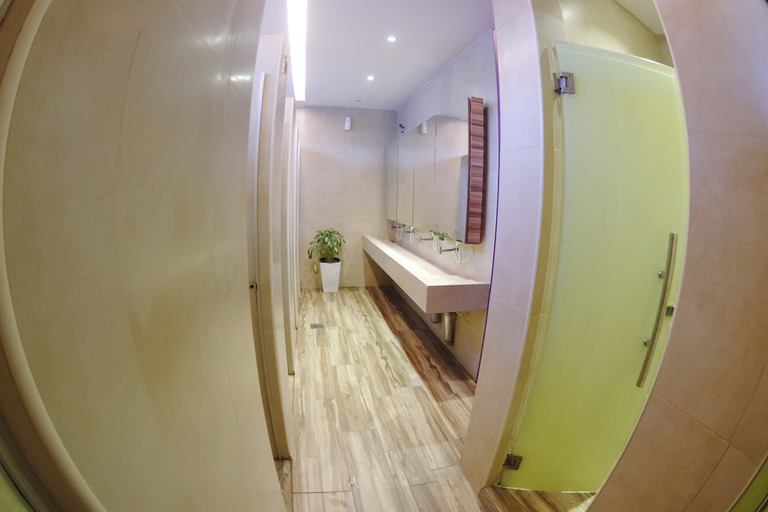 Bathroom 4, HereHotel Dormitory, Johor Bahru