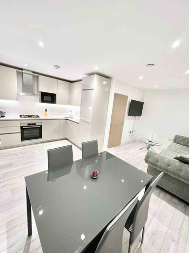 Others 4, Queens Luxury Apartments, London