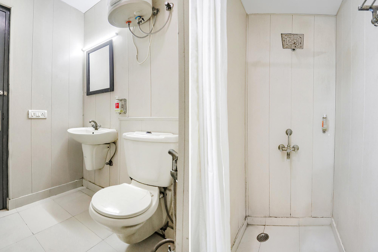 Bathroom, FabHotel F9 Noida Sector 51, Gautam Buddha Nagar