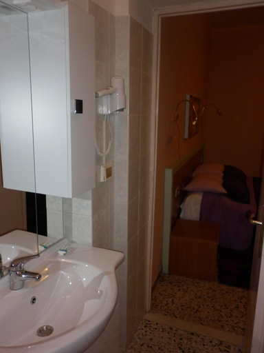 Bathroom, Hotel San Donnino, Parma