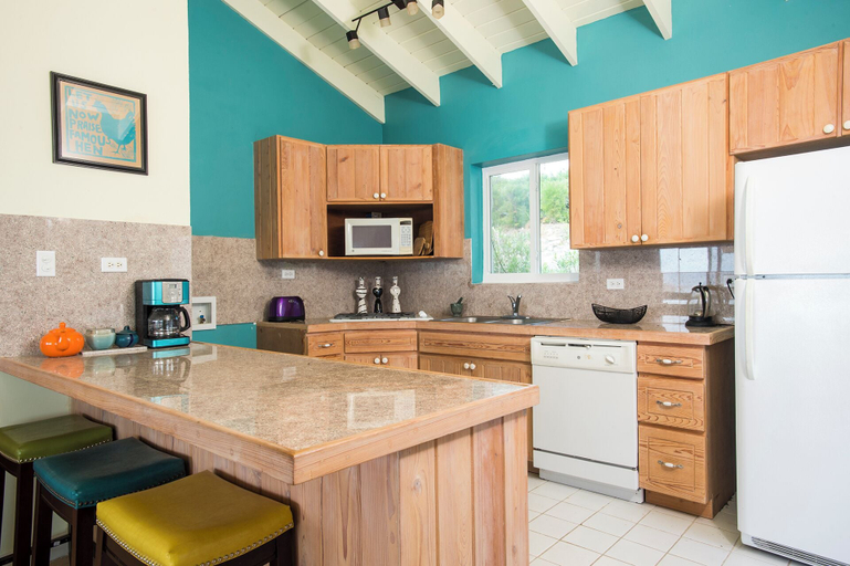 Others 3, Island Paradise: Secluded Beachfront Retreat With Pool