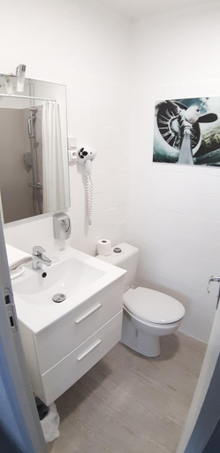 Bathroom 2, Hotel La Croisette & Restaurant Bistrot Gantier en centre ville, Charente-Maritime