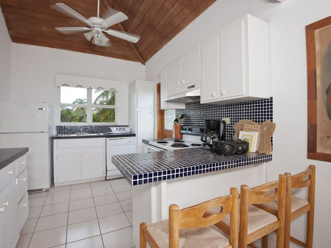 Others 5, Windermere Escape: Private Villa By The Beach