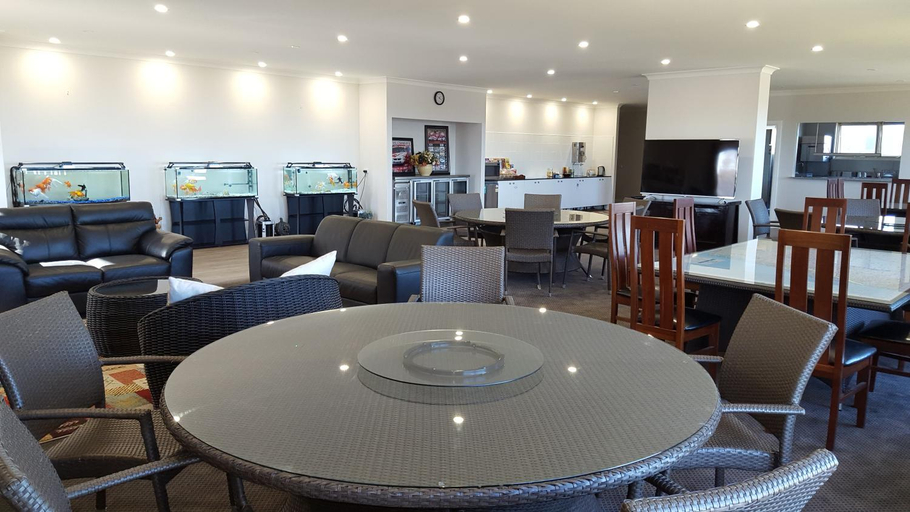 Food & Drinks 5, Bathurst Gold Panner, Bathurst Regional - Pt A