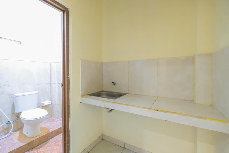 Bathroom 12