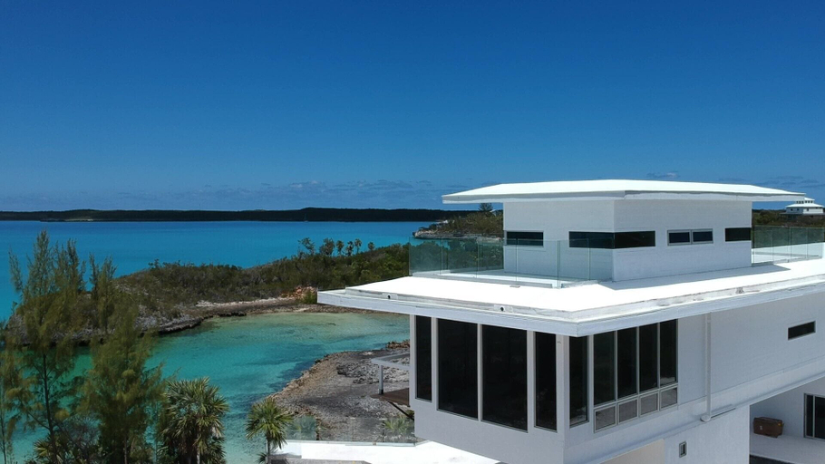 Exterior & Views 2, Beachfront Beauty: Luxury Estate With Infinity Pool And Spa
