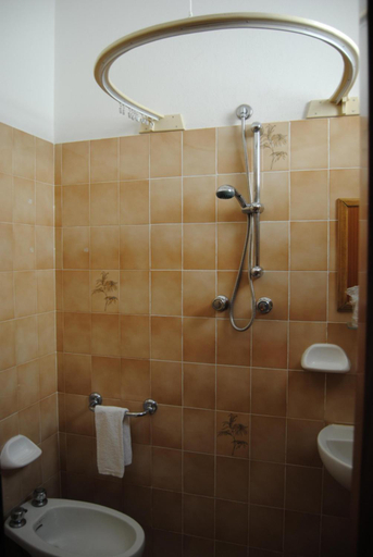Bathroom 3, Hotel La Caravella, Rimini