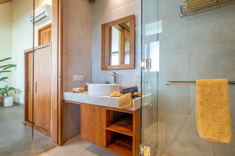 Bathroom 7