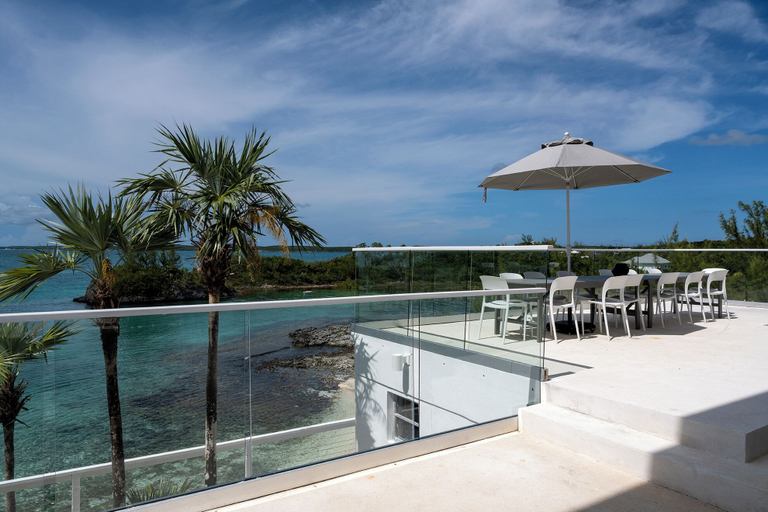 Sport & Beauty 5, Modernized Beach House With Pool
