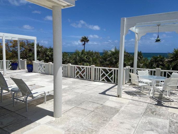 Food & Drinks 4, Coastal Charm: Newly Renovated Historic Cottage On The Beach