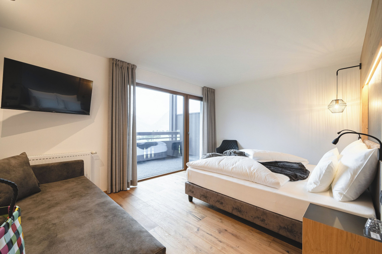 Bedroom 3, Hotel Lahnerhof, Bolzano