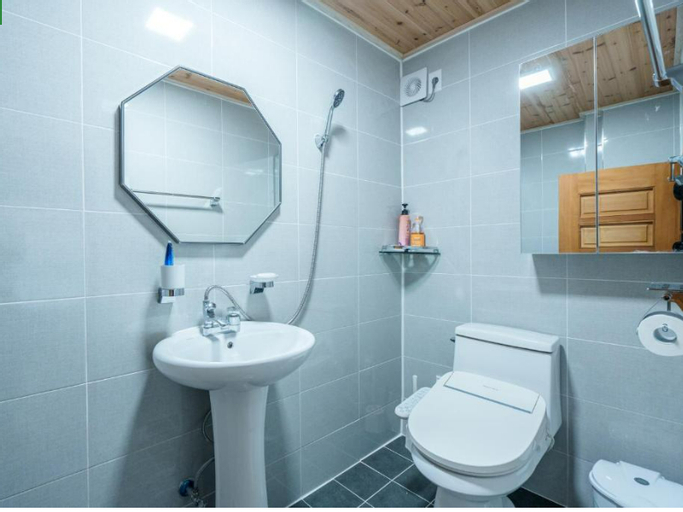 Bathroom 10