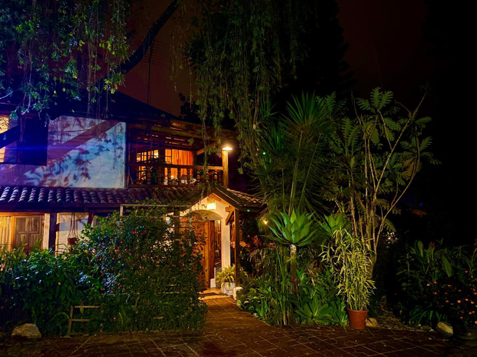 Others 5, Casa Magnolia, Quito
