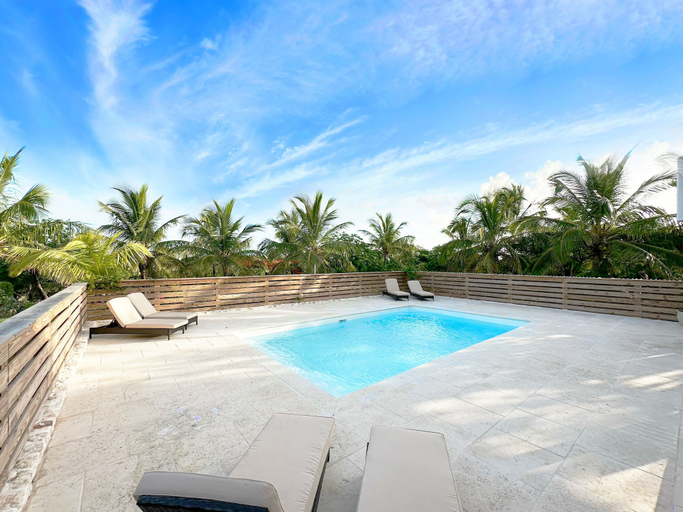 Sport & Beauty 3, Coastal Comfort: Charming Cottage With Private Pool