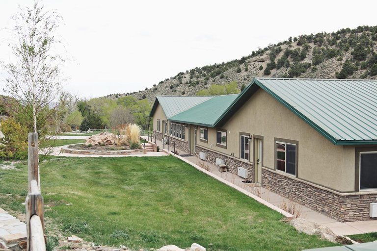 Hidden Canyon Retreat, White Pine