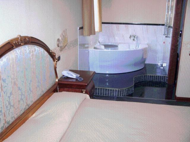 Bathroom 5, Hotel Ai Sette Nani, Trieste
