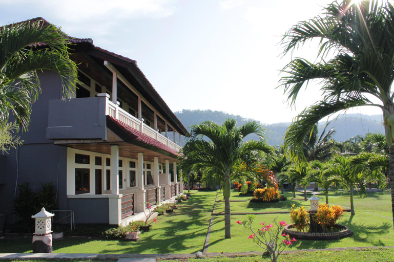 Exterior 13