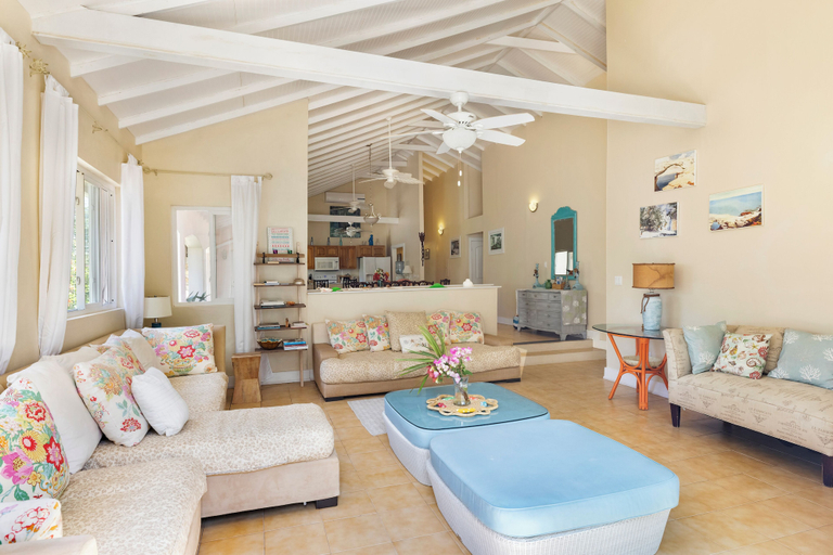 Others 4, Seaside Escape: Luxury Beach House With Ocean Views