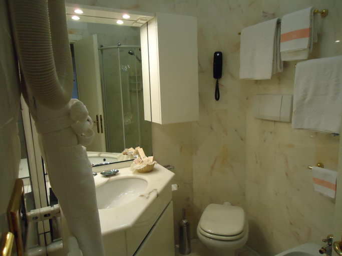 Bathroom 9