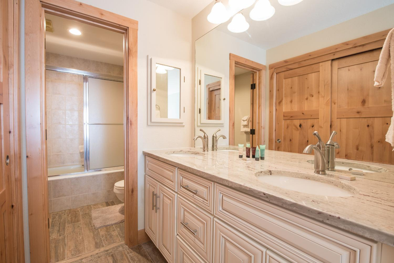 Bedroom 3, Vintage Ski Lodge Styled Plaza Condo Apts, Gunnison