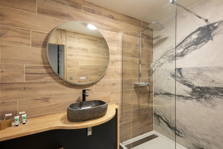 Bathroom 3, Villa Bellevue, Finistère
