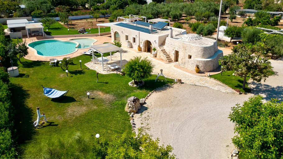 Exterior & Views 1, Hasamami Eco Trullo, Ostuni luxury suite, Brindisi