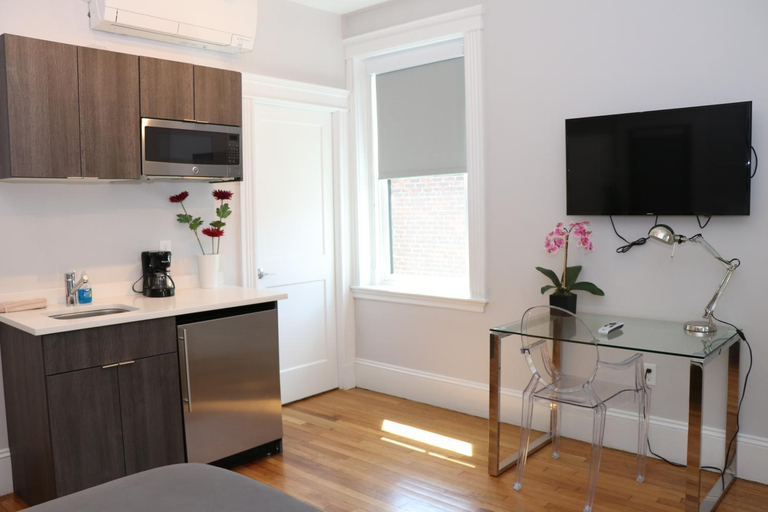 Others 3, A Stylish Stay w/ a Queen Bed, Heated Floors.. #33, Norfolk