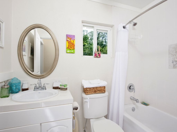 Bathroom 3, Seaside Escape: Luxury Beach House With Ocean Views