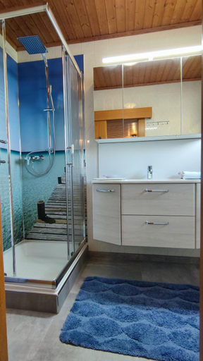 Bathroom 18
