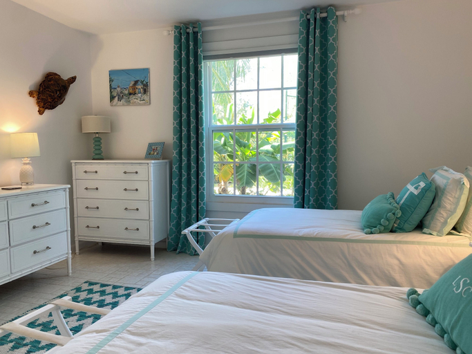 Bedroom 2, Coastal Chic: Stylish Condo On Windermere Beach