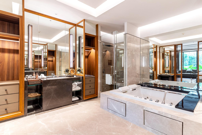 Bathroom 11
