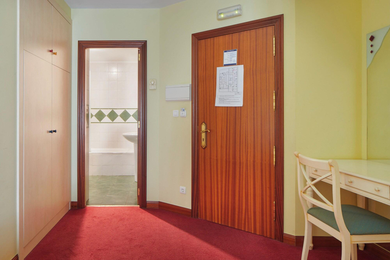 Bedroom 5, Iraipe Ongi Hotel, Guipúzcoa