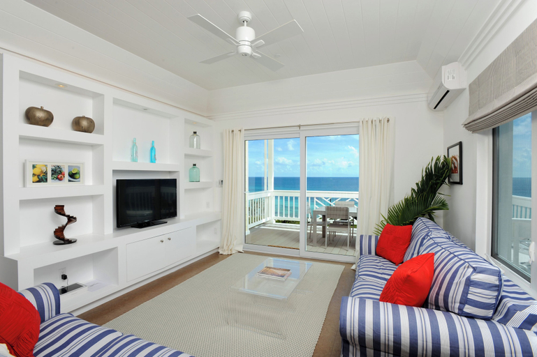 Others 4, Coastal Haven: Charming Beachfront Cottage With Pool