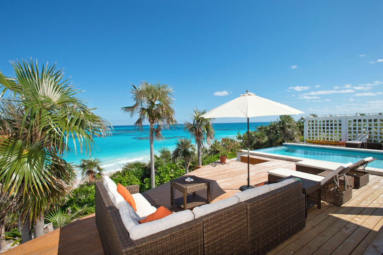 Sport & Beauty 3, Touch Of Class Cottage: Beachfront Oasis