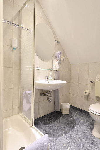 Bathroom 3, Hotel Haus Kleimann Reuer, Recklinghausen