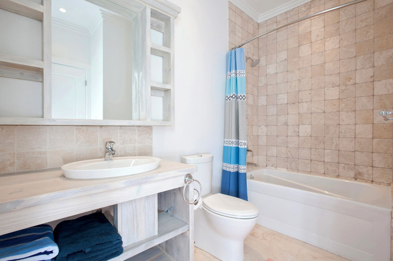 Bathroom 3, Island Paradise: Secluded Retreat, Breathtaking Views