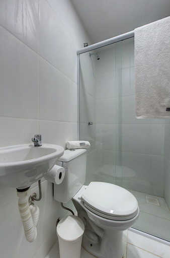 Bathroom 4, Apto térreo com TV 4k no Wai Wai Cumbuco, Caucaia