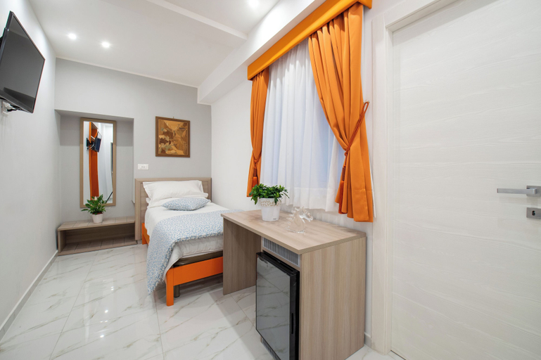 Bedroom 4, MAIN - Municipio, Napoli
