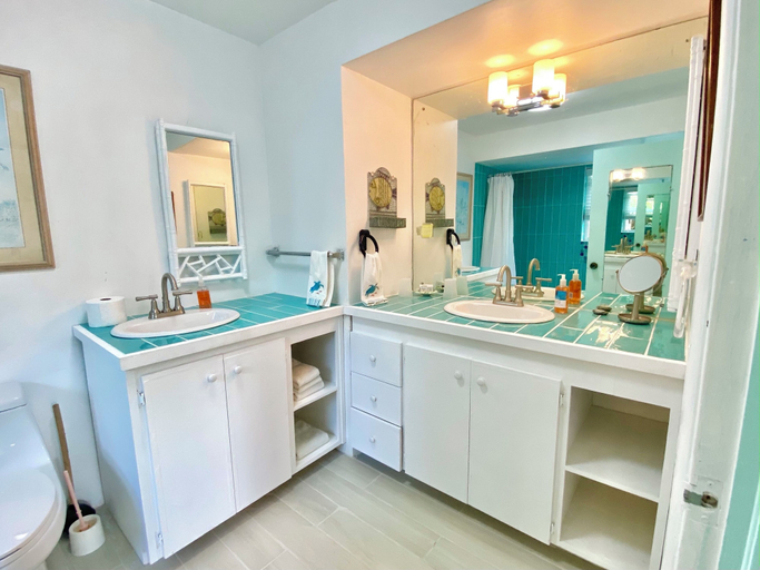 Bathroom 4, Coastal Haven: Newly Renovated Beachfront Cottage With Pool