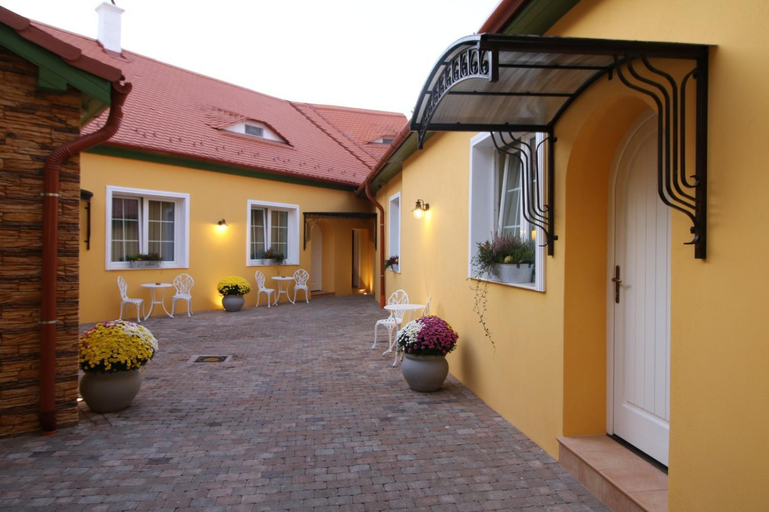 Others 2, Casa Kempel, Sibiu